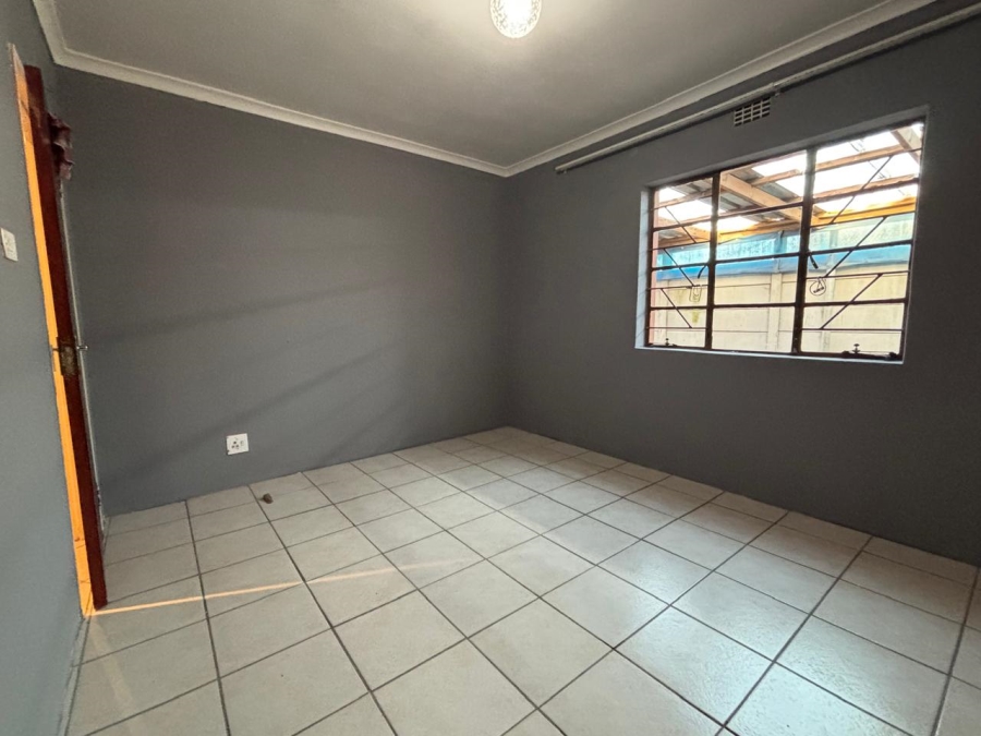 5 Bedroom Property for Sale in Electric City Western Cape